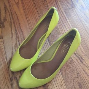 Coach pumps
